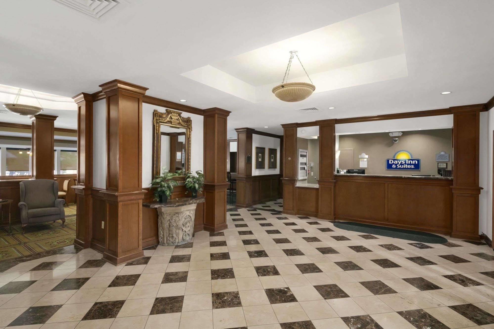 Days Inn & Suites By Wyndham Omaha Ne Exterior photo