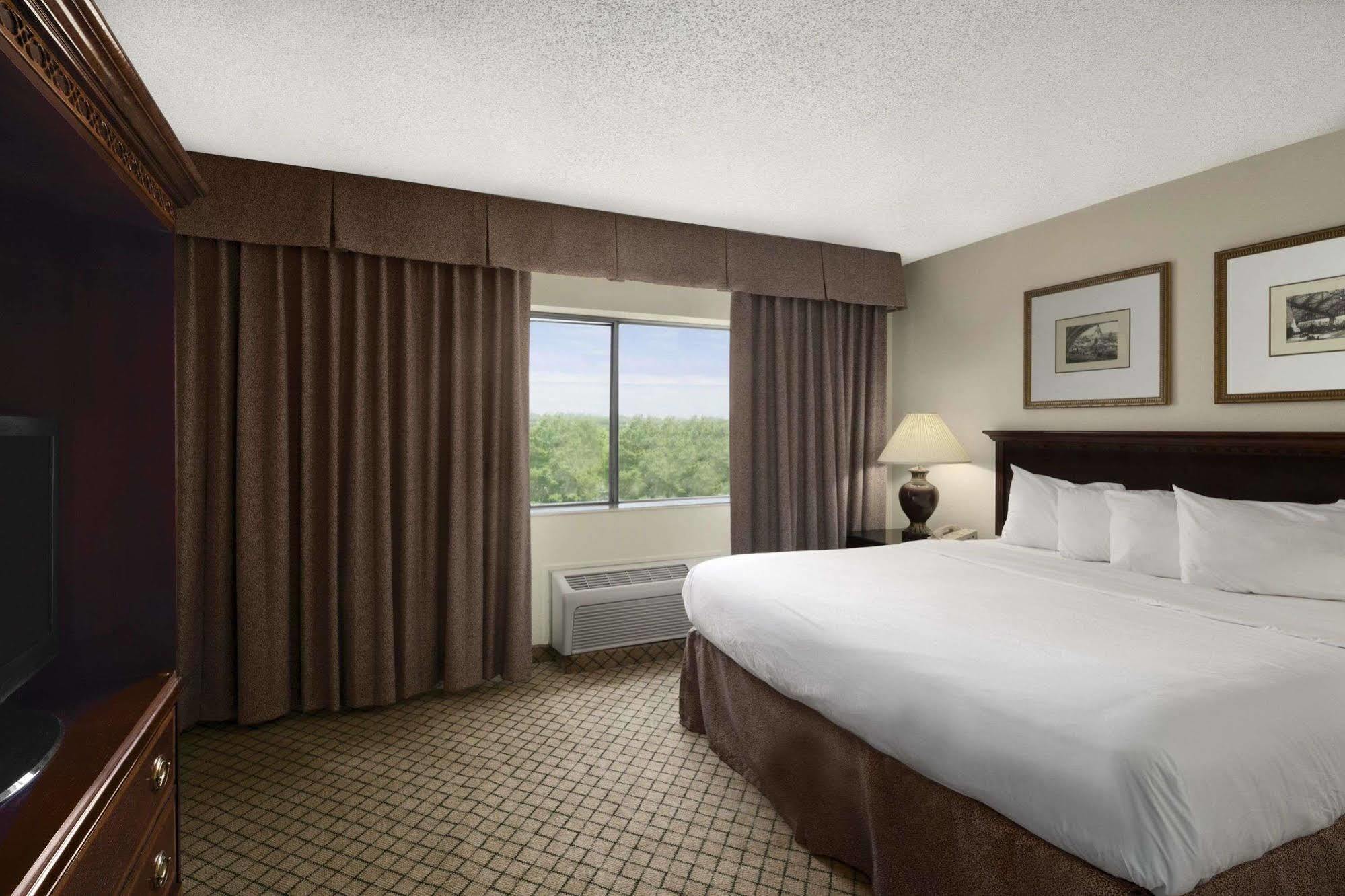 Days Inn & Suites By Wyndham Omaha Ne Exterior photo