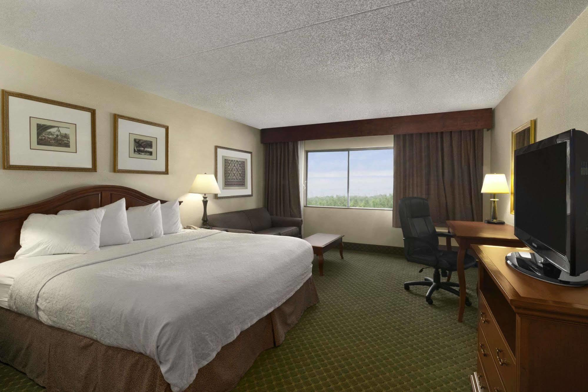 Days Inn & Suites By Wyndham Omaha Ne Exterior photo